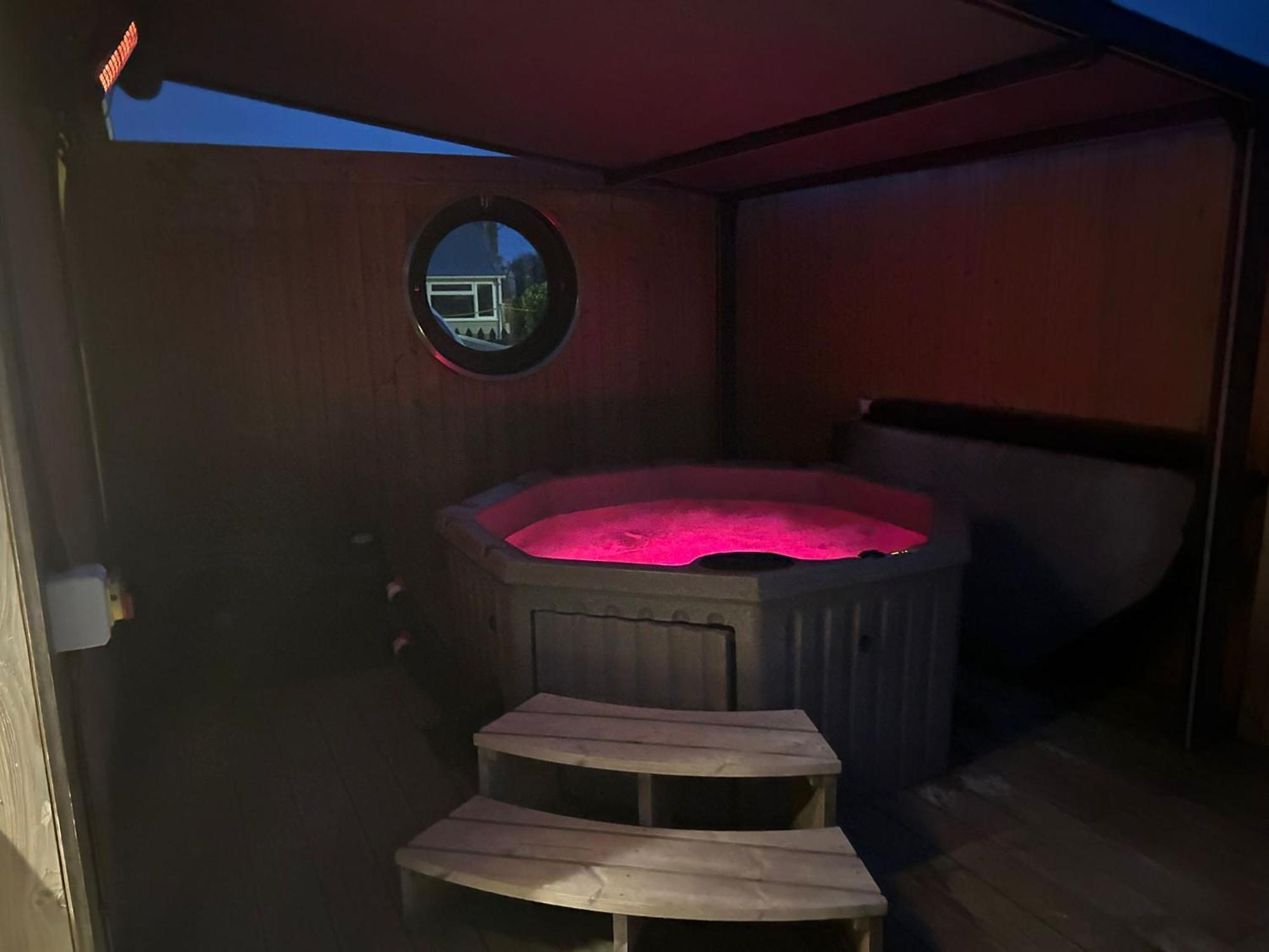 Humberston Boathouse Lodge & Hot Tub - Cleethorpes Beach Cabin Chalet Exterior foto